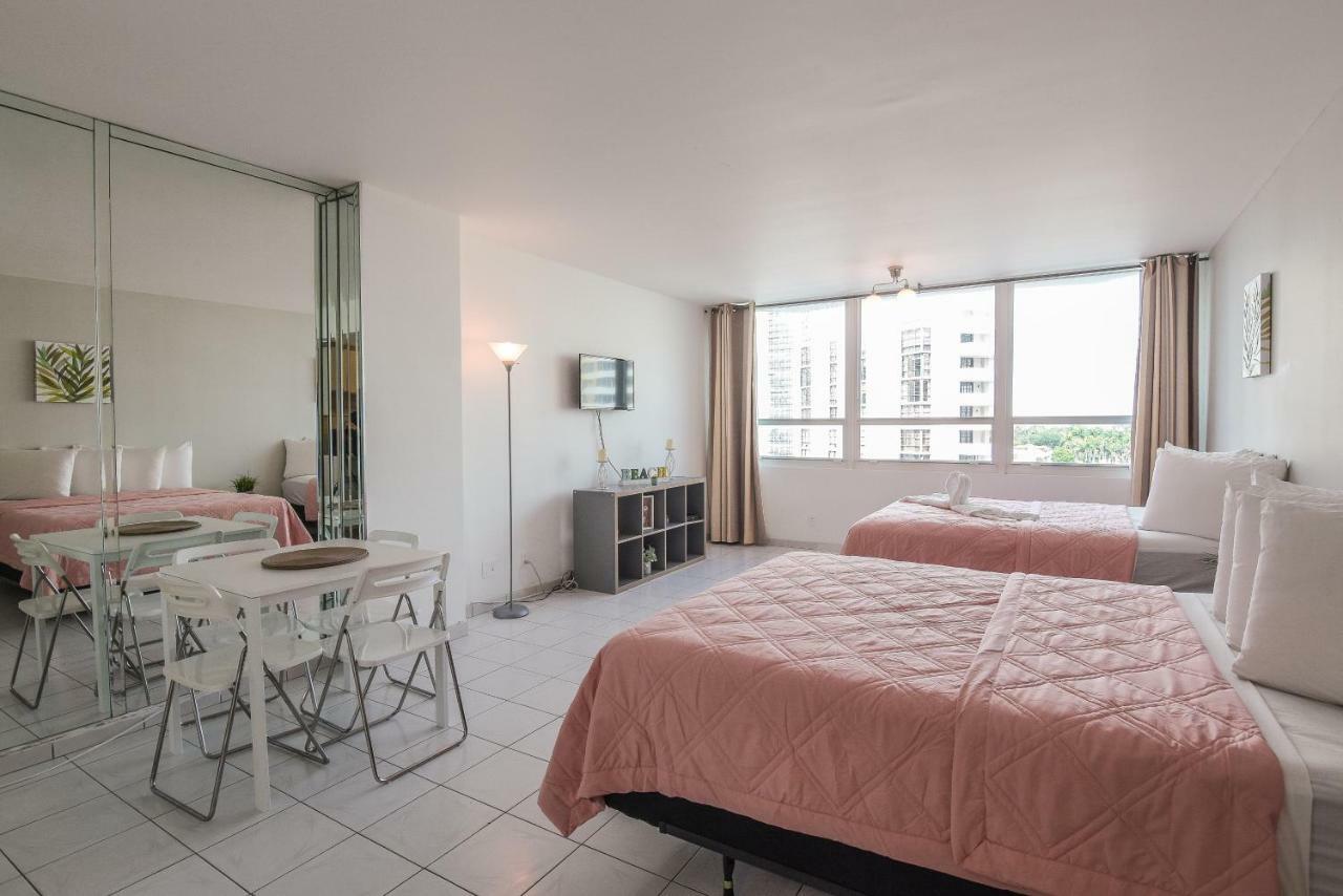 Castle Beach Suites By Vacation Media Miami Beach Exteriér fotografie